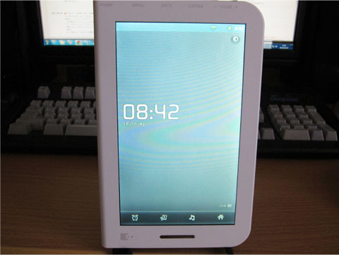 時計アプリ。画像ビューアやミュージックプレイヤー、アラームも兼ねる。