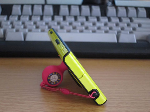 スマホにくっつけてみた