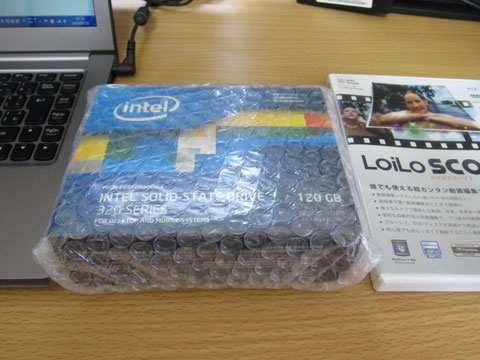 茶箱じゃなくて青い箱に入ったIntel320