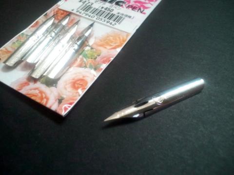 線の強弱が自在につけられるため漫画で多用されてるGペン