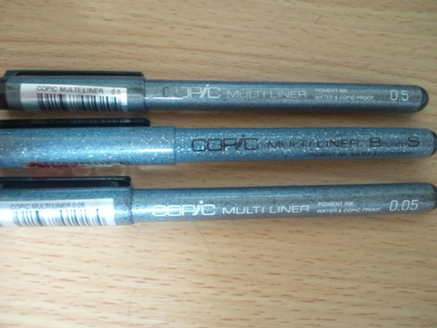 コピックマルチライナーだけで3種類所有(^^;