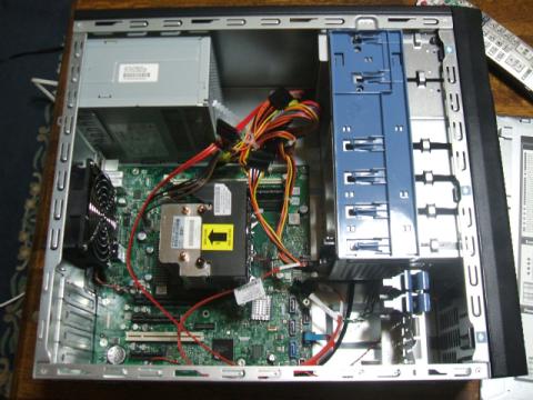 中を見ると当然スカスカw