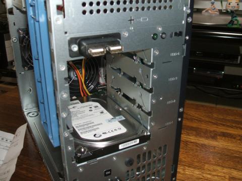 そしてフロントのカバーを外す