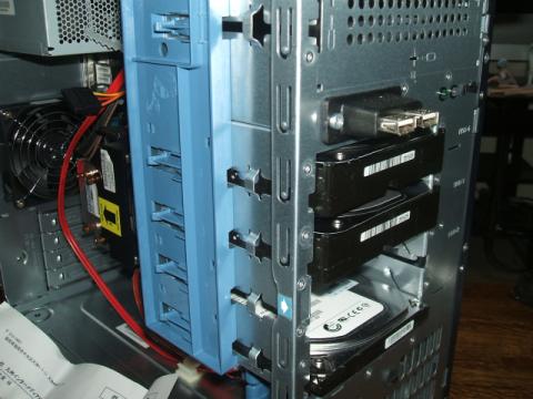 HDDを2つ入れました