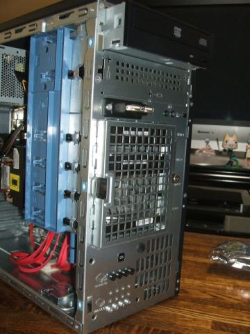 HDDのフロントカバーを取り付け