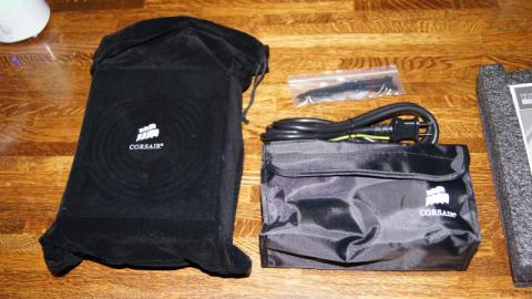 入っていた物は茶巾袋1つ、ポーチ1つ、ビニール袋1つ(笑)