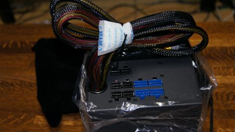 プラグイン用のコネクタがいっぱい並んでます♪