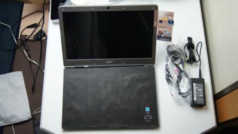 キーボードの上には保護シート^^