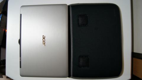 うん?入れる口よりパソコンの方が若干大きいぞ(;^ω^)