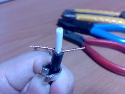 編み線をよじっておく