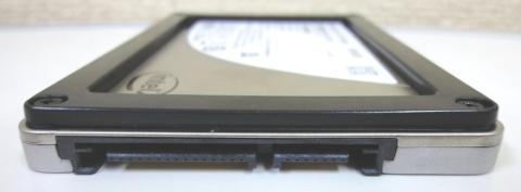 (SATA端子)端子部分もシンプルです♪