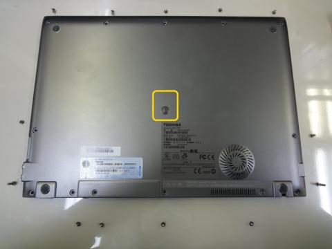 T7H穴開きトルクスドライバで外す箇所♪