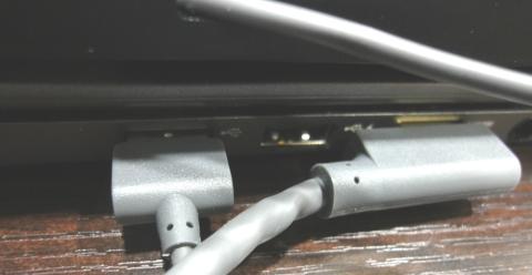 給電USBとHDMI取り付け