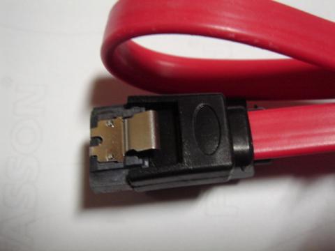 DH67CF付属のSATAケーブル