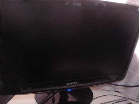 SyncMaster B2230の前面