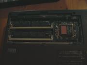 蓋を一つ開けるだけでメモリとCPUにアクセスできる