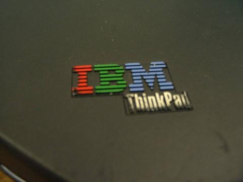 天板のIBMロゴ