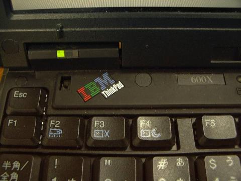 キーボード上面のロゴ