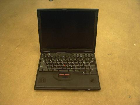 液晶を開けて正面から