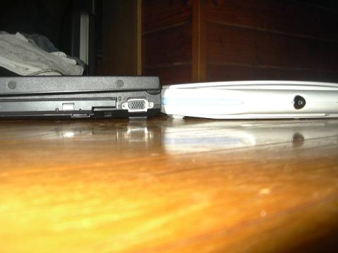 IBM ThinkPad R52との比較