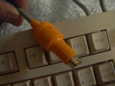 蛍光オレンジの端子