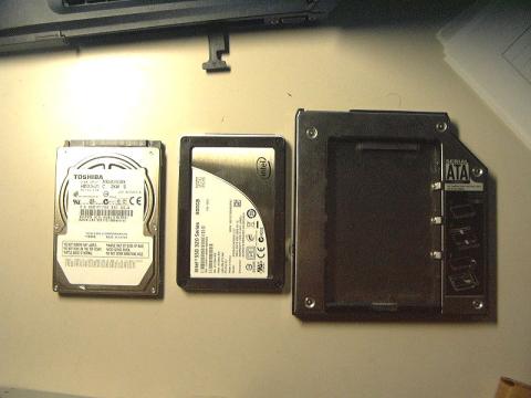 引き出してドライブを抜いた状態