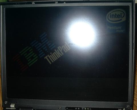 無線LANが挿さっていないので、Pentiumロゴ