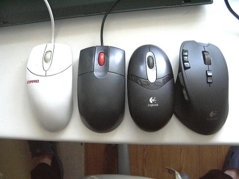 普通のマウスと並べてみました