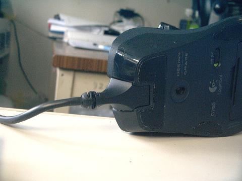 ケーブルを接続