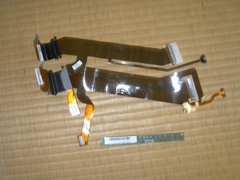 14インチ用フレキケーブルと。太さと長さ共に違う