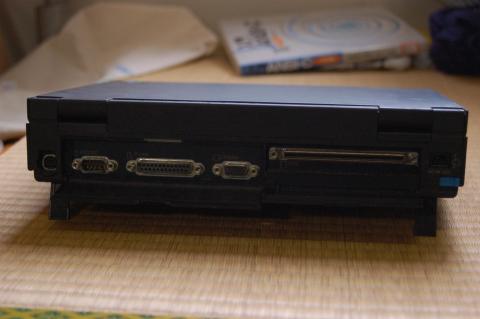 背面のポート類 大きいのがATバス