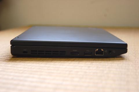 右側面にHDMIが増設。ケンジントンもこちら側へ移動