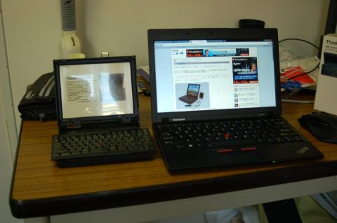 11.6インチのX120eと。さすがにでかく見える