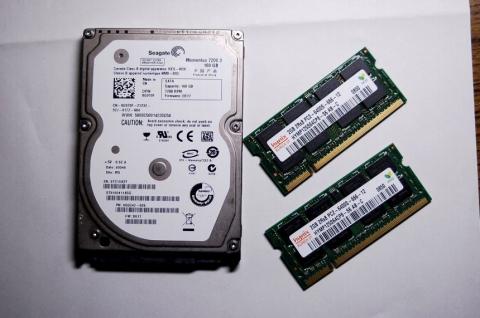 7,200rpm、160GBとPC2-6400 2GBx2