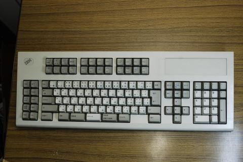 24個あるファンクションキーや、十字キー、左側のキー列などなど