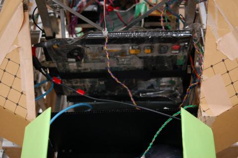 図2 サイド出しの電源ケーブルはマイナス点高し