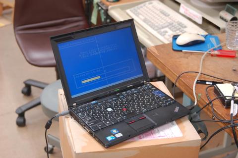 液晶の縦線と、ふとしたきっかけでポロリするRキー