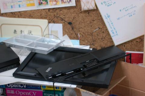 剥がされた部品