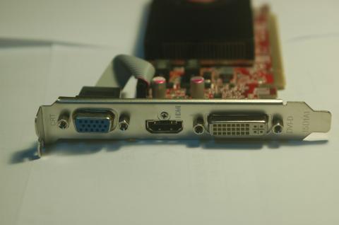 D-Sub 15、HDMI、DVI