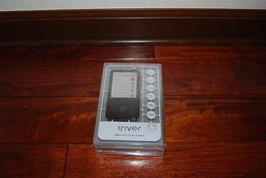 箱に入っております。スケルトンでおます。