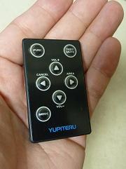 リモコンも、小さいです。