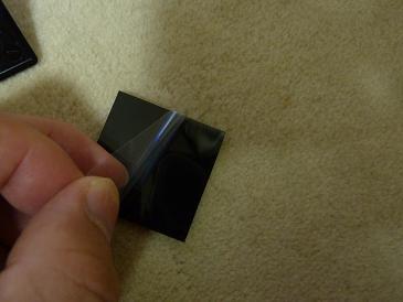 粘着マットの保護シートをはがして、