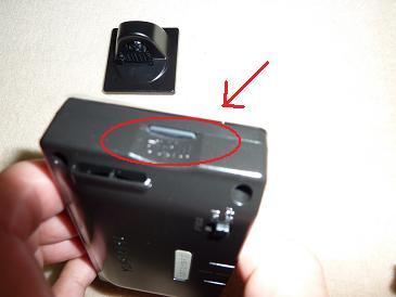 また、本体の中に、microSDカードが入っています。