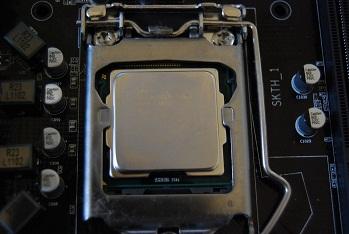 グリスをふき取ります