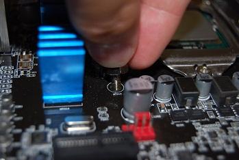 挿します。うりゃっ!(力は要らないっす)