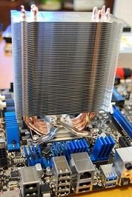 ねじを締めて設置完了