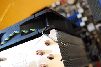 ファンをクリップで取り付ける。でも・・・