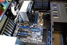 新しいケースに入れてみましたが、やっぱり大きいですね