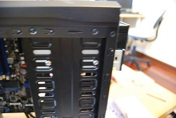 光学ドライバを設置。このとき・・・