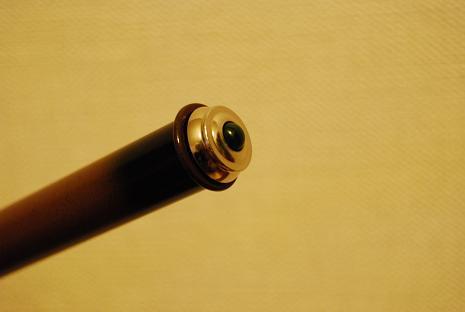 杖のお尻には、石がこめられています。お尻をはずすと・・・